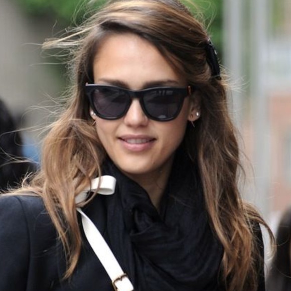 tortoise shell Ray ban wayfarers