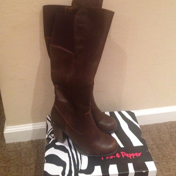 Brand New Brown Boots size 8.5