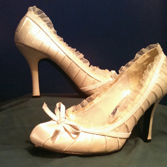 Cream heels size 10