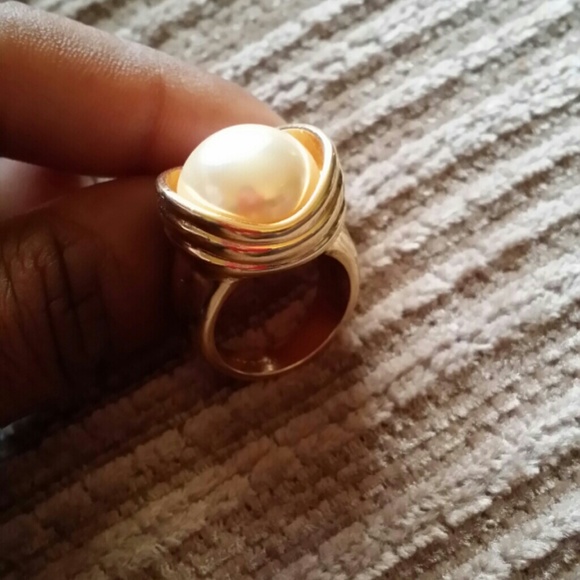 joseph esposito 
 Jewelry - Pearl and gold gp ring