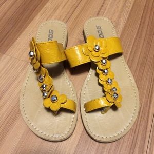 Yellow flowers sandal