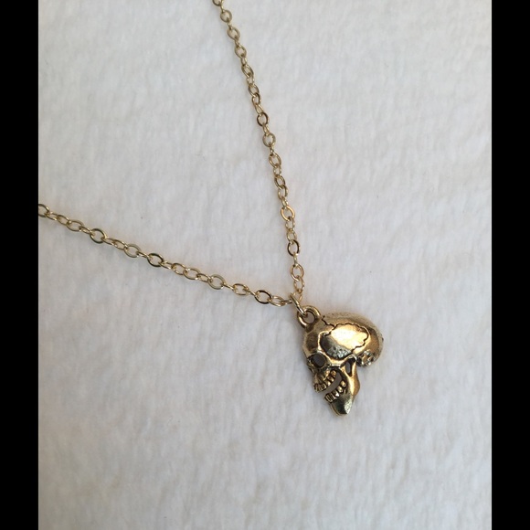 💛💀 Skull Pendant Necklace 💀💛 - Picture 2 of 3