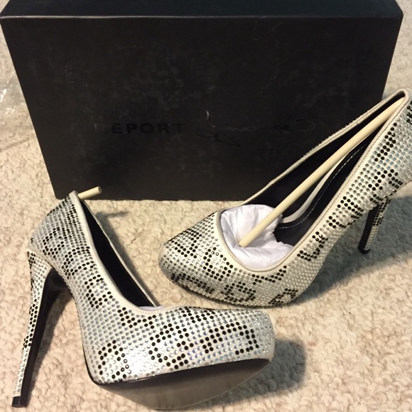 Report Signature white Parker pump New