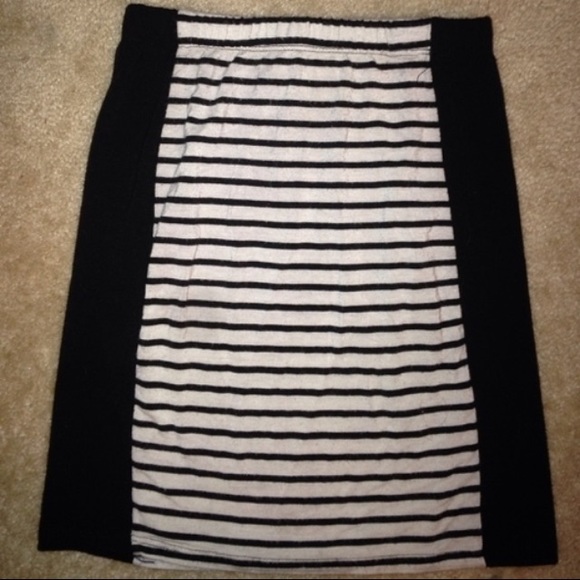 B&W Stripped Pencil Skirt
