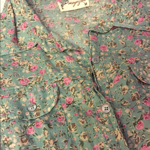 Button up shirt - Picture 2 of 4