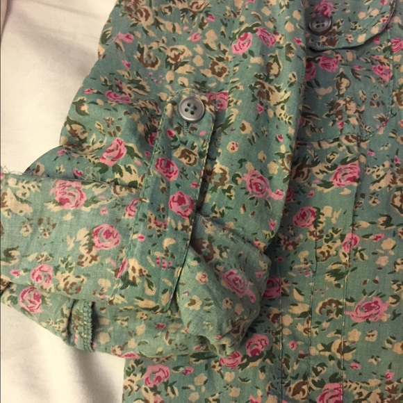 Button up shirt - Picture 3 of 4
