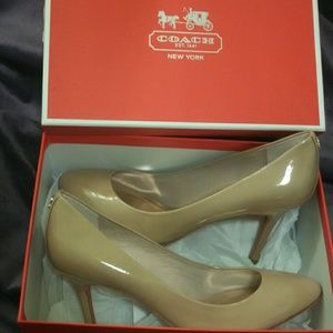 Coach Pumps