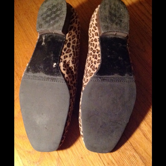 Orange leather purse and cheetah pattern flats - Picture 3 of 3