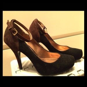 Vintage style two-toned platform heels!