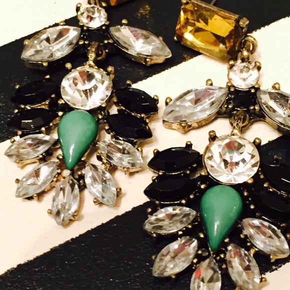 emerald crystal cluster statement earrings - Picture 2 of 4