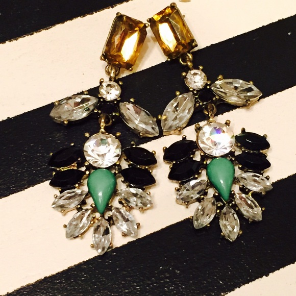 emerald crystal cluster statement earrings - Picture 3 of 4