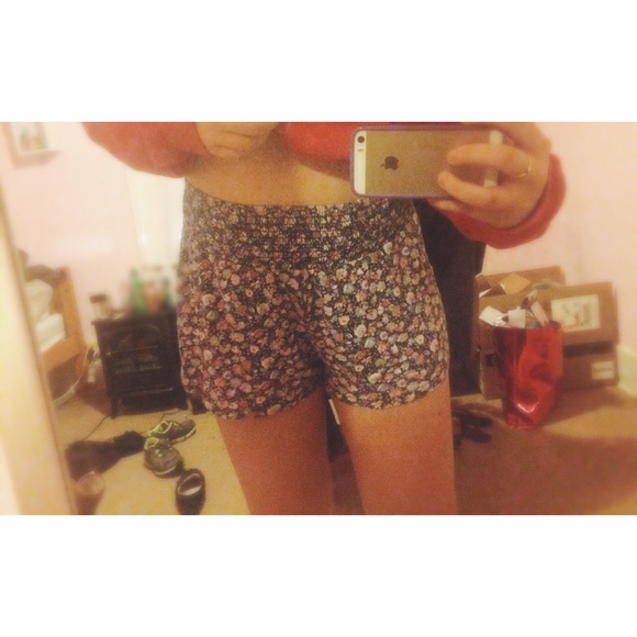 Floral high waisted shorts - Picture 3 of 3