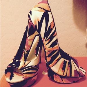 Heels!! Black, white, pink & yellow.