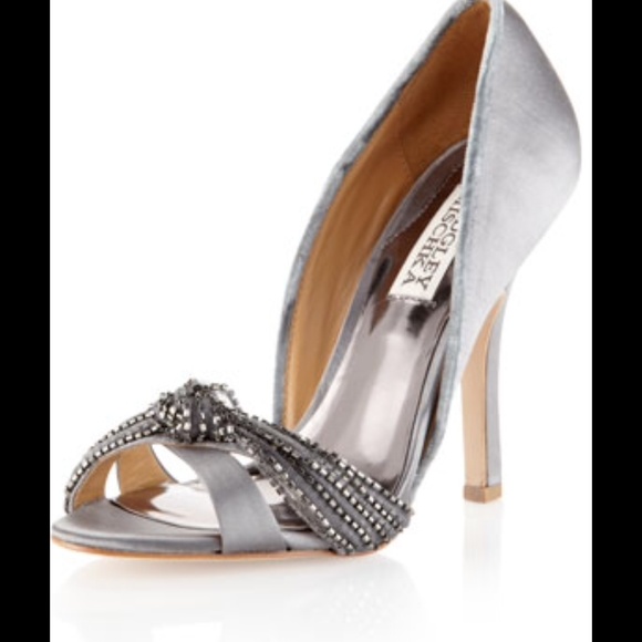 NEW never worn Bagdley Mischka River beaded pumps