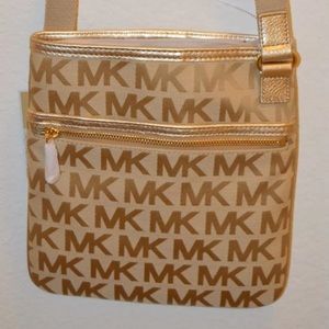 ❗️SOLD❗️Michael Kors CrossBody Purse
