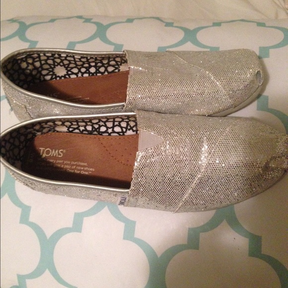 Toms size 8