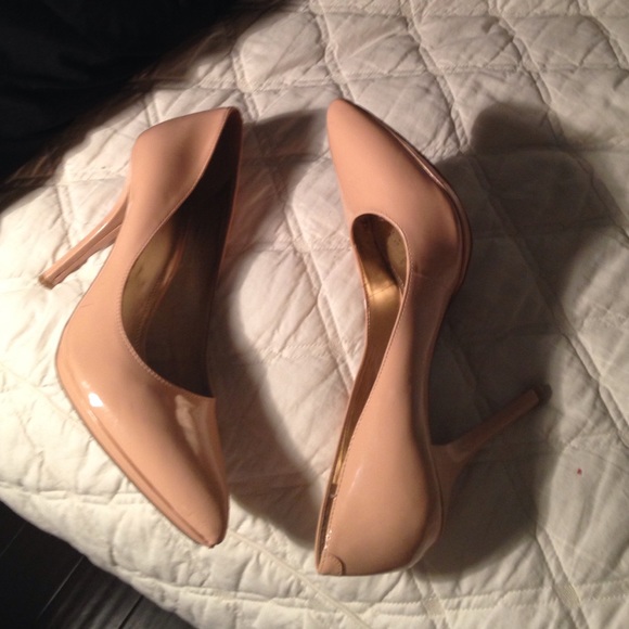 Nude pumps BCBGeneration