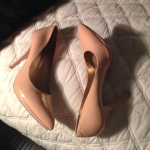 Nude pumps BCBGeneration