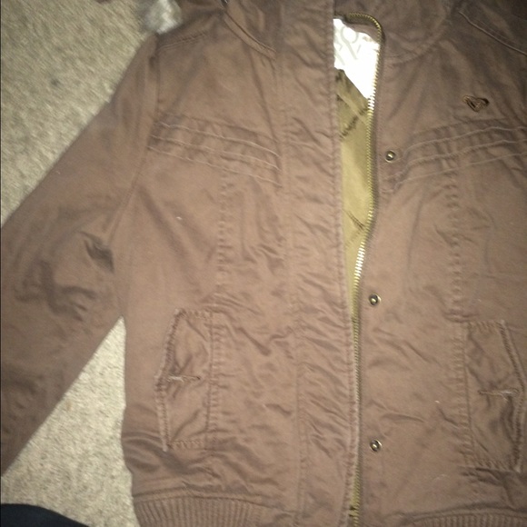 Roxy - Picture 2 of 4