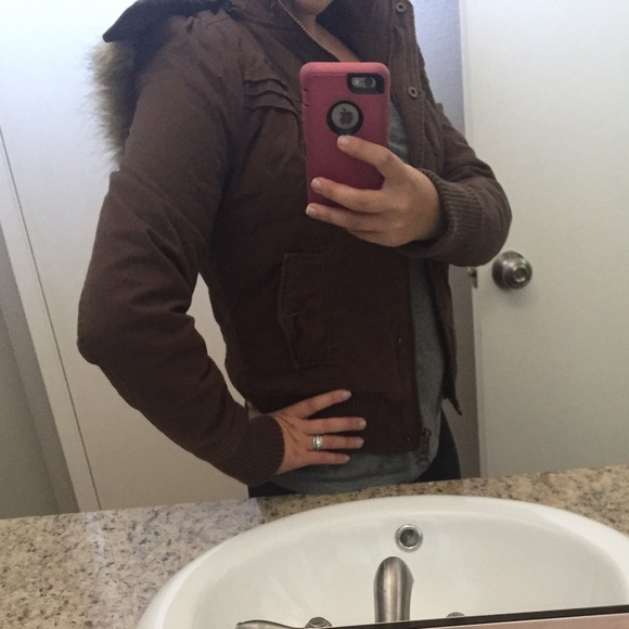 Roxy - Picture 3 of 4