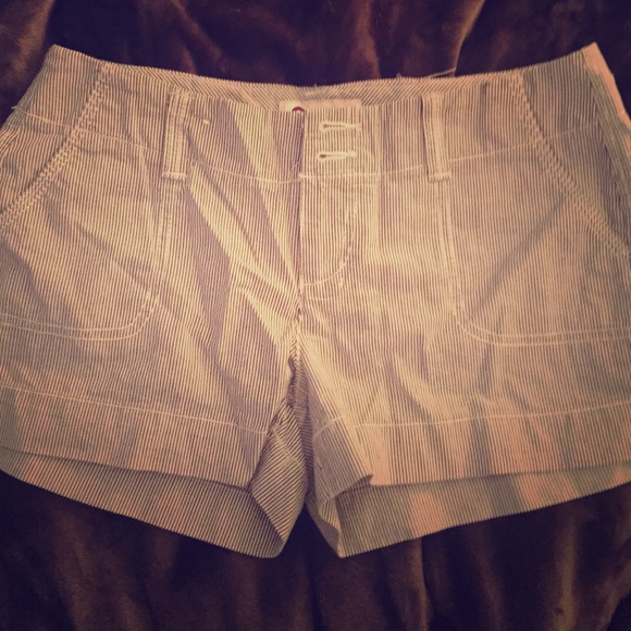 Size 9 white and blue pinstriped shorts