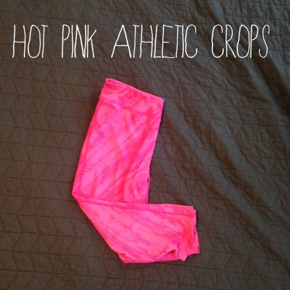 SOLD 🚫Hind Hot Pink Athletic Crops - Picture 1 of 2