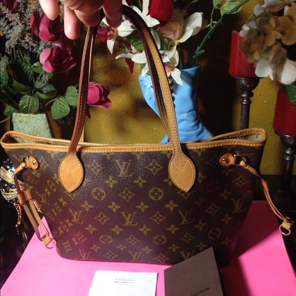 Preowned Louis Vuitton Neverfull PM