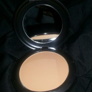 Mac Studio Fix Foundation  NC45
