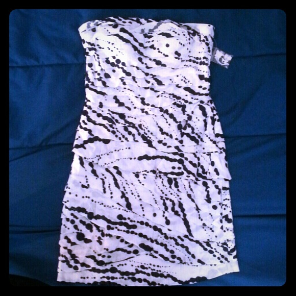 Jessica Simpson Black/White/Tiered Cocktail Dress