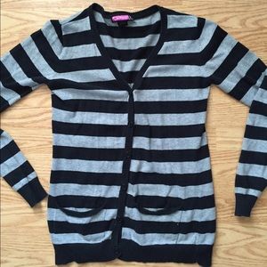 *FINAL SALE* Grey and black pocketed cardigan