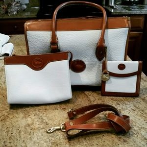 Dooney & Bourke purse/wallet/pouch