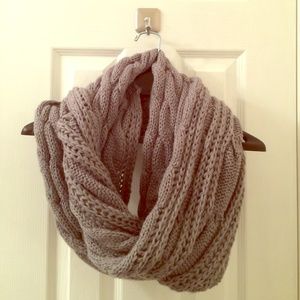 Gertiebaxter Knit Infinity Scarf (Gray)