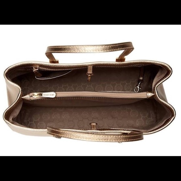 ๐SOLD๐ Michael Kors Jet Set Travel Large Gold - Picture 3 of 4