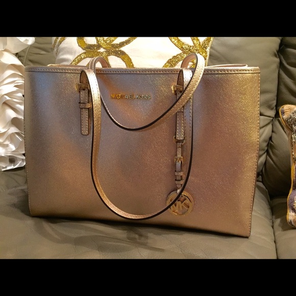 ๐SOLD๐ Michael Kors Jet Set Travel Large Gold - Picture 4 of 4
