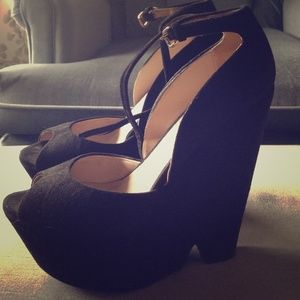 Size 8 suede black Zara platforms.