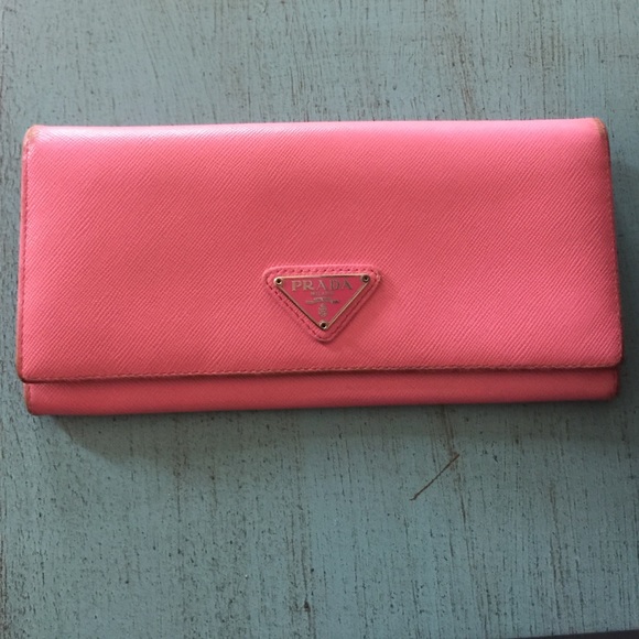 Prada pre love long wallet