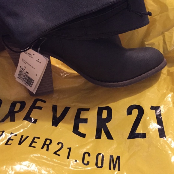 NWT F21 knee high boots never worn Sz10 Black