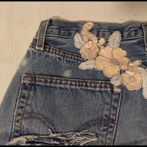 Cutoff shorts with detailing!