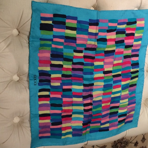 SOLD!!! Gucci perfect vintage silk square scarf - Picture 2 of 4