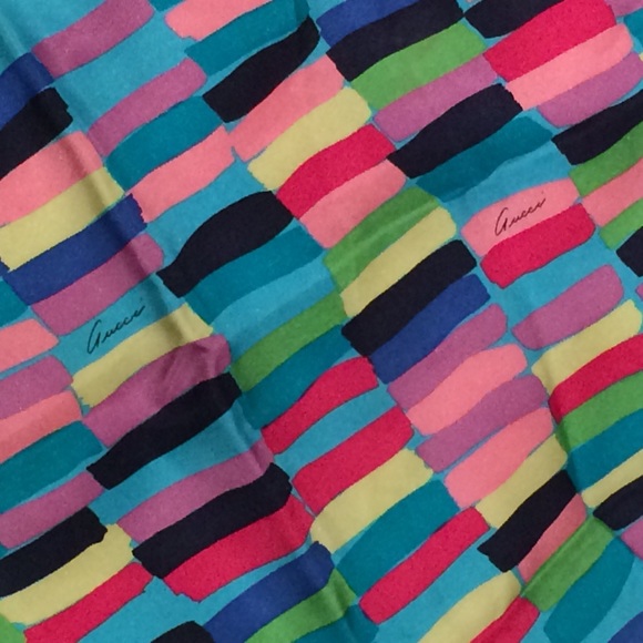 SOLD!!! Gucci perfect vintage silk square scarf - Picture 3 of 4