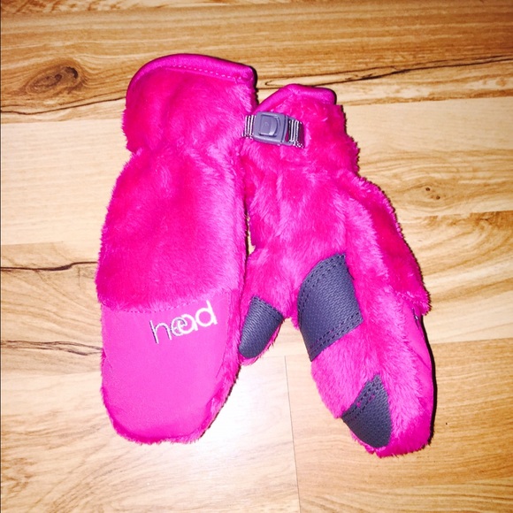 Toddler girl snow gloves, great quality.
