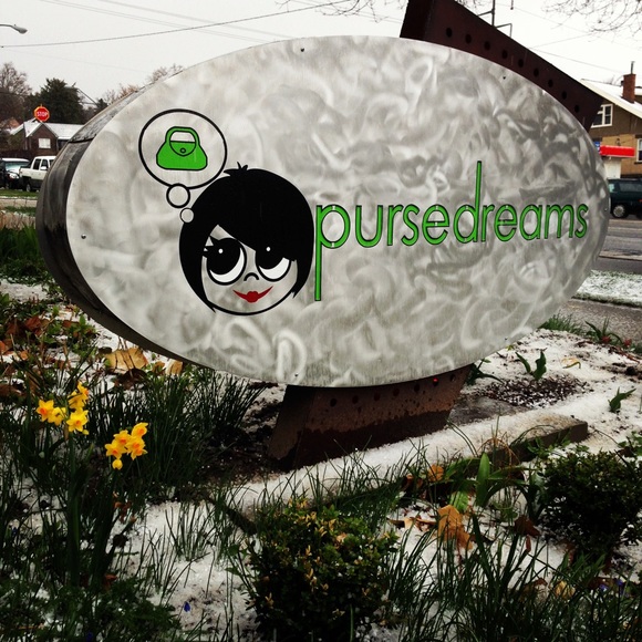 About Purse Dreams - Picture 4 of 4