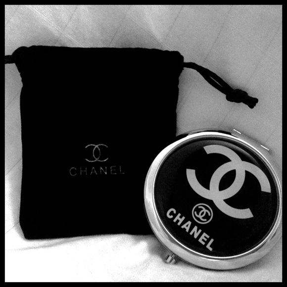 ~~CHIC COMPACT MIRROR~~