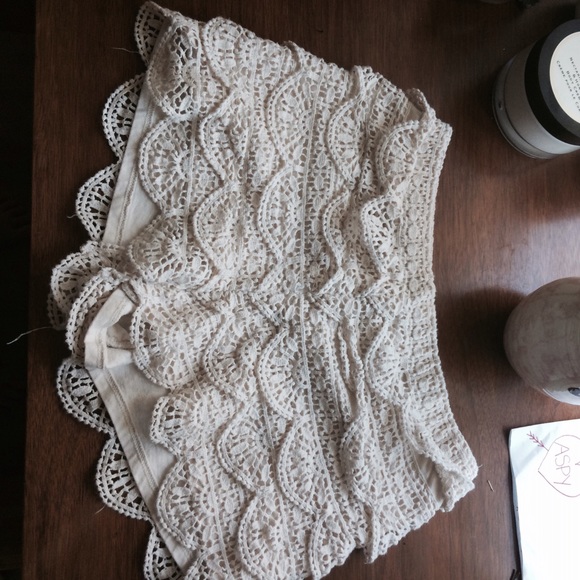 Vintage creme colored lace shorts!