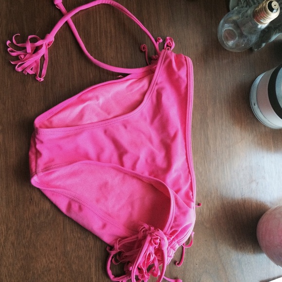 Bathing suits - Picture 2 of 3