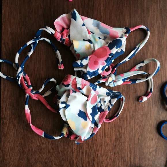 Bathing suits - Picture 3 of 3