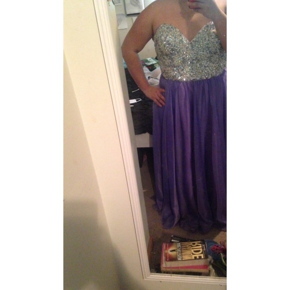 PROM DRESS - Picture 2 of 4