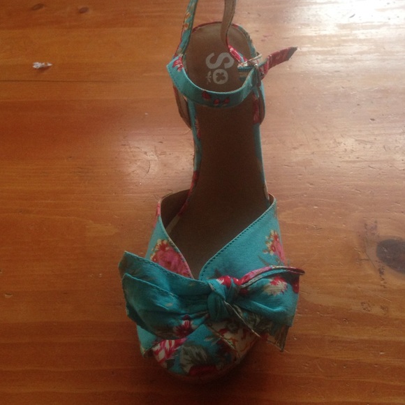 Shoes - Picture 2 of 3