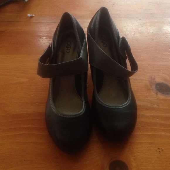 Shoes - Picture 2 of 2