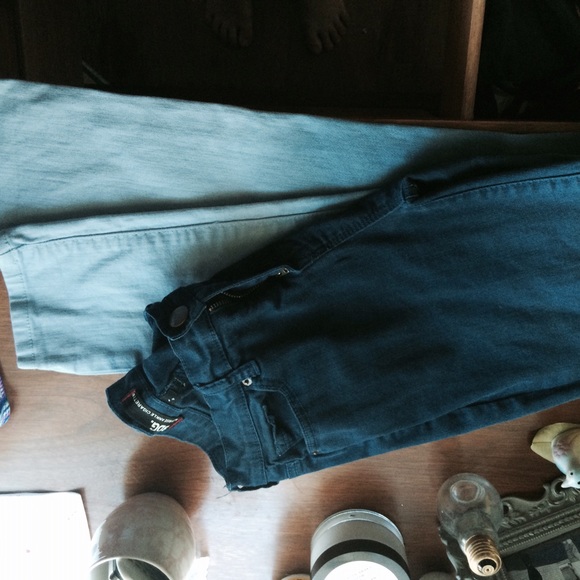 BDG jeans super cute!! Bought at urban outfitters - Picture 1 of 3